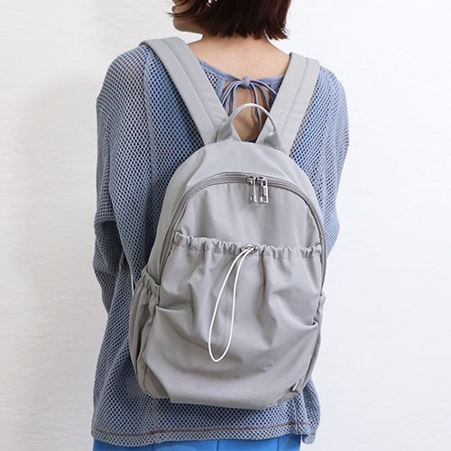 グレー