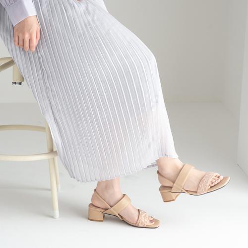 ＜ふわさら＞グリッターレースストレッチバックベルトサンダル