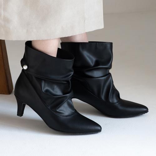 ブラックスエード