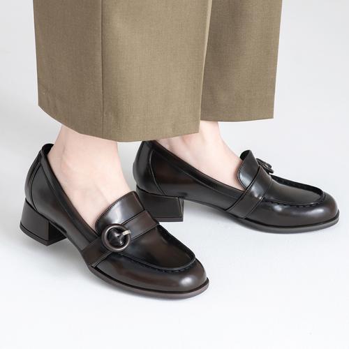 【ふわさら】くるみバックルベルトバフ加工ローファー
