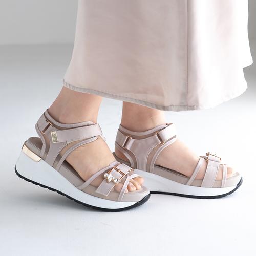 ピンクベージュ