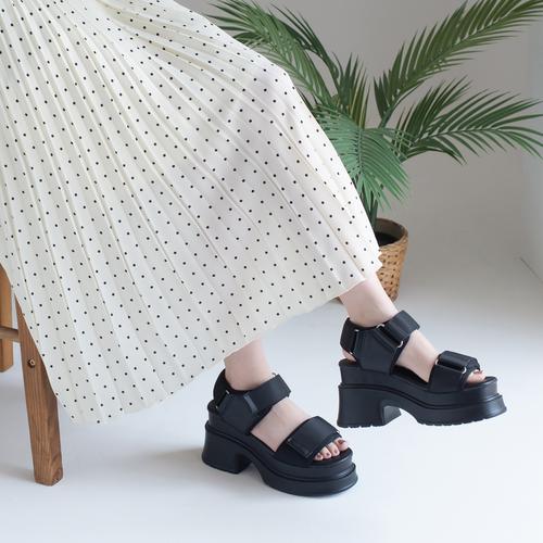 厚底ベルクロスポーツサンダル