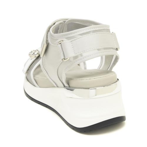 �r�W���[�V�A�[�X�|�[�c�T���_��