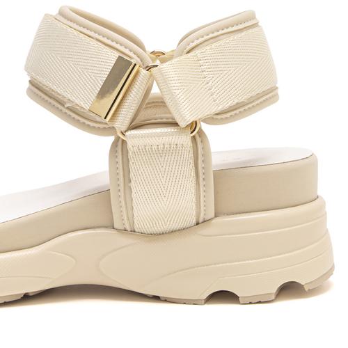 �`���[���t�����X�g���b�v�X�|�[�c�T���_��