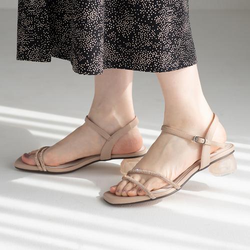 ビジューラインストラップクリアヒールサンダル