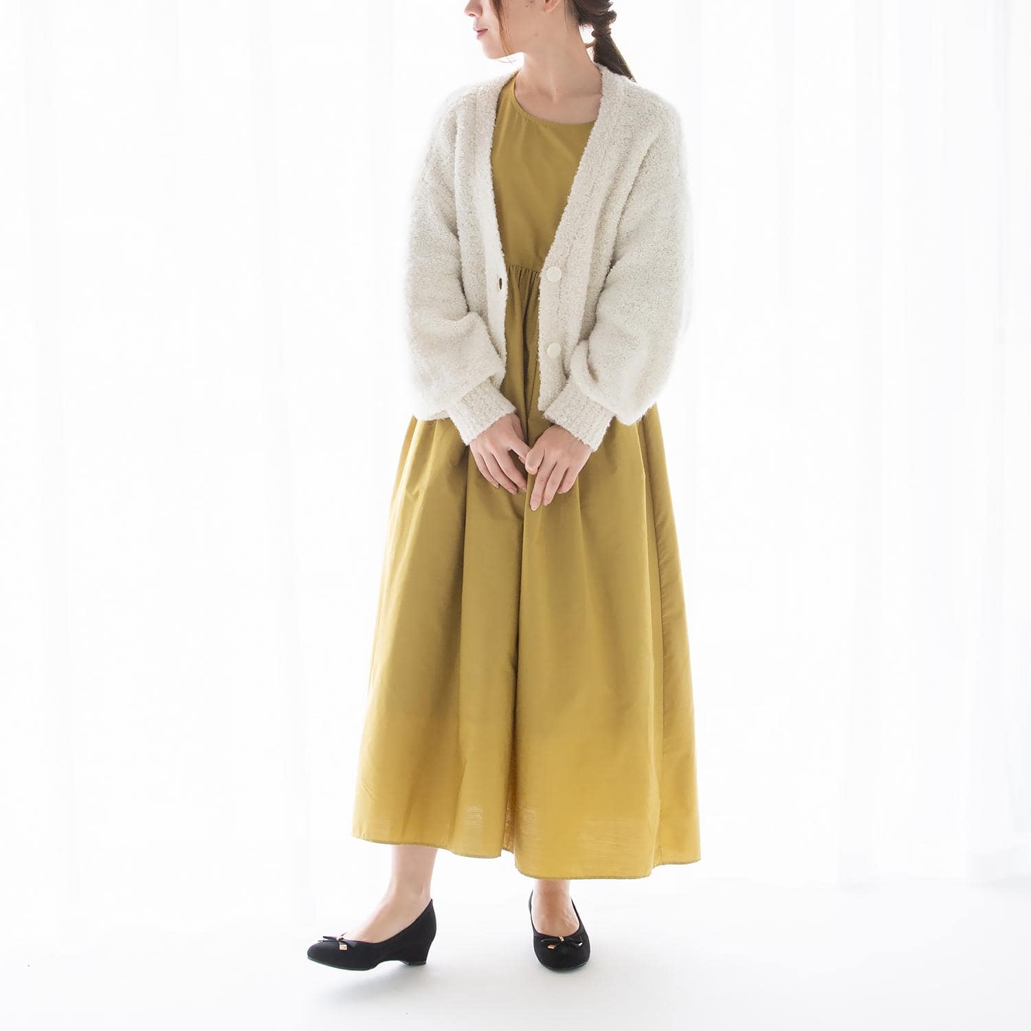 メタルアクセントリボンハーフウエッジパンプス