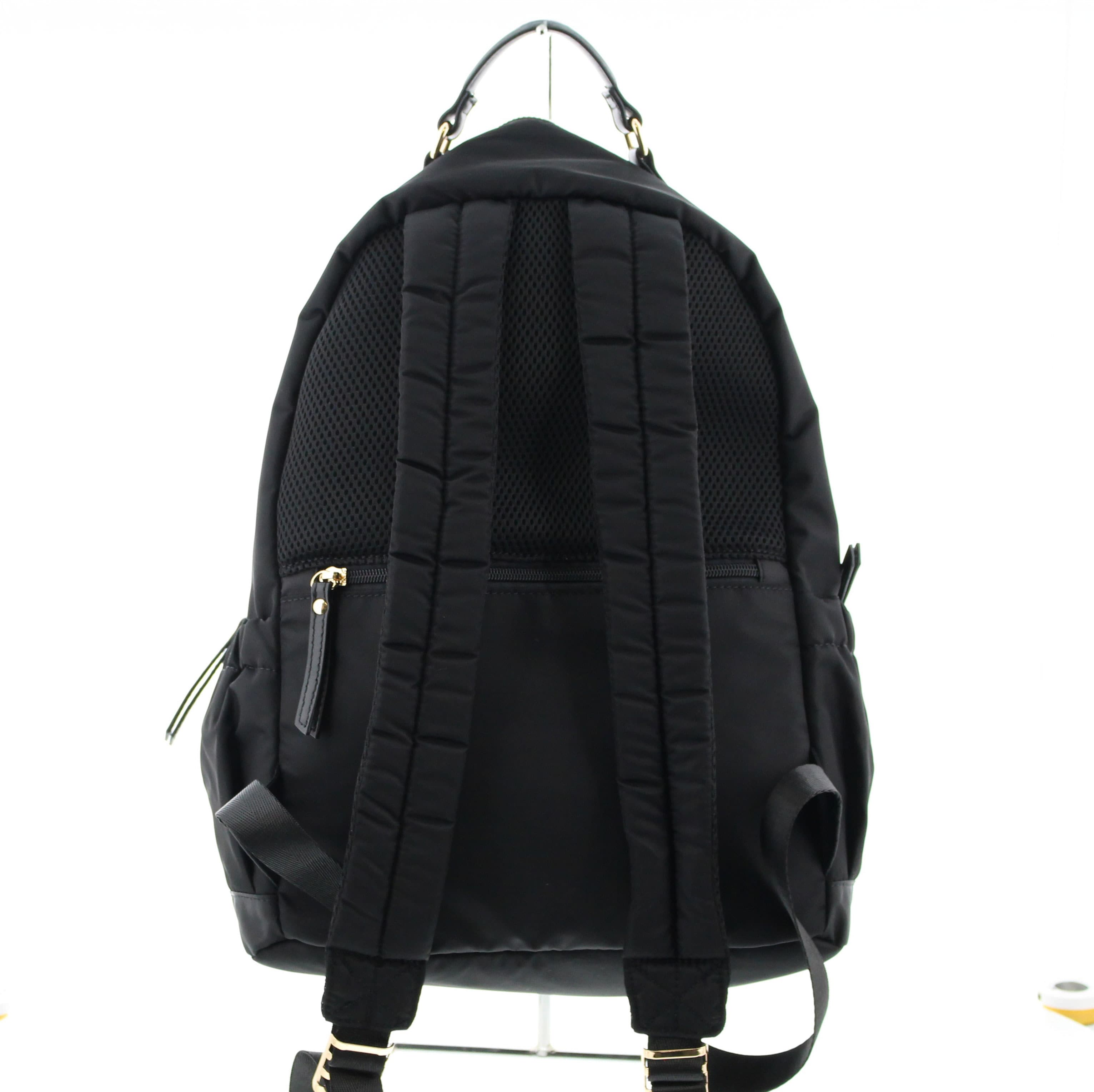 たっぷり収納!13ポケットナイロンリュック