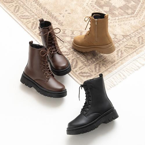 トラックソールレースアップショートブーツ