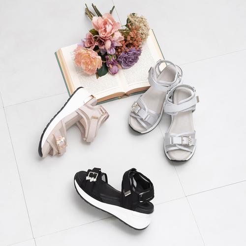 �r�W���[�V�A�[�X�|�[�c�T���_��