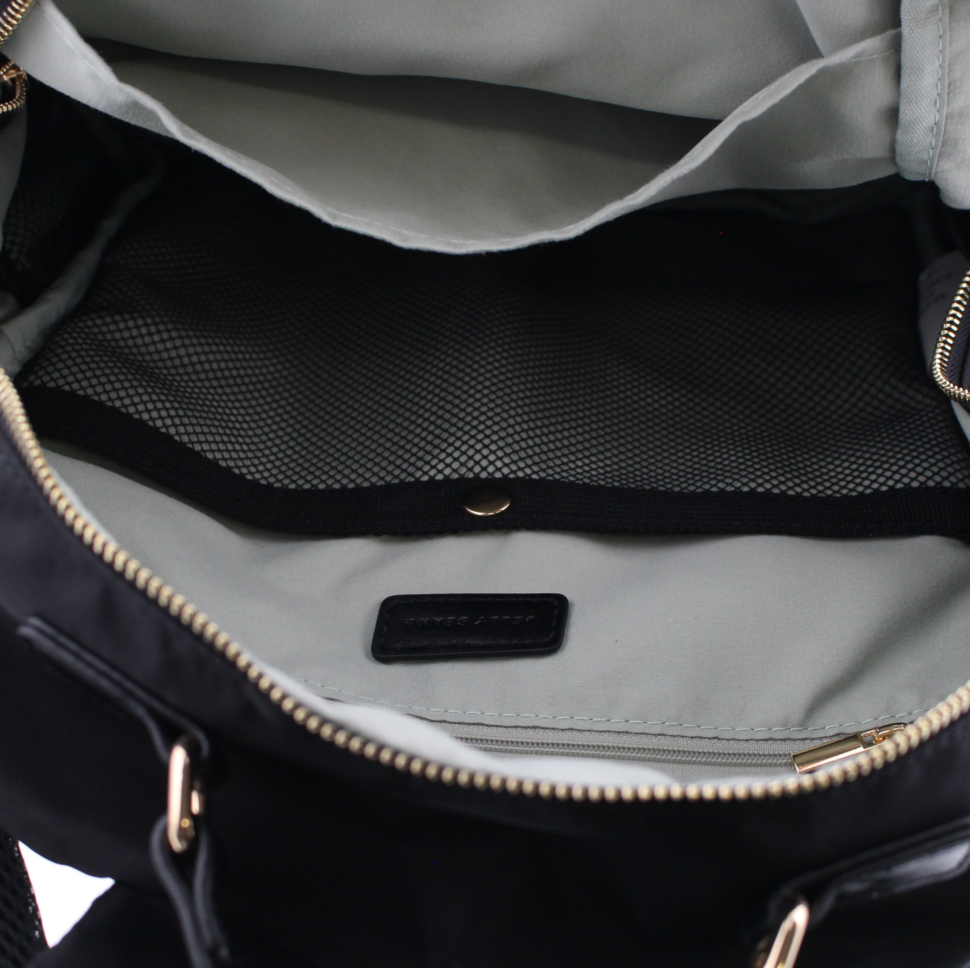 たっぷり収納!13ポケットナイロンリュック