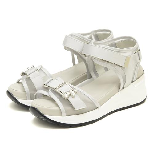 �r�W���[�V�A�[�X�|�[�c�T���_��