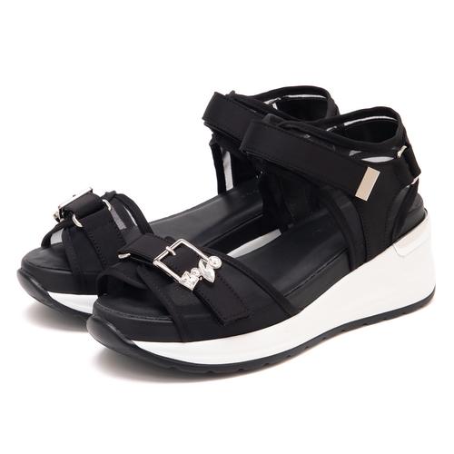 �r�W���[�V�A�[�X�|�[�c�T���_��