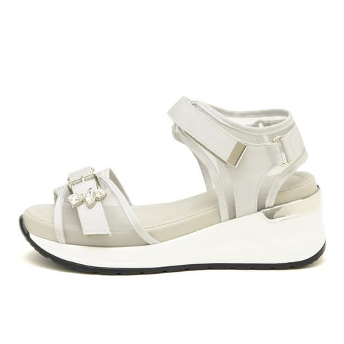 �r�W���[�V�A�[�X�|�[�c�T���_��