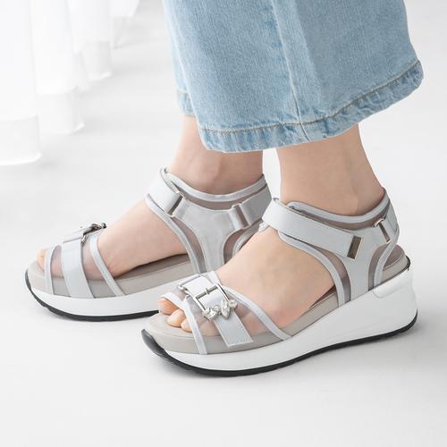 �r�W���[�V�A�[�X�|�[�c�T���_��