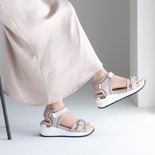 �r�W���[�V�A�[�X�|�[�c�T���_��