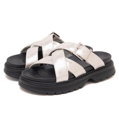 �N���X�x���g����~���[���T���_��