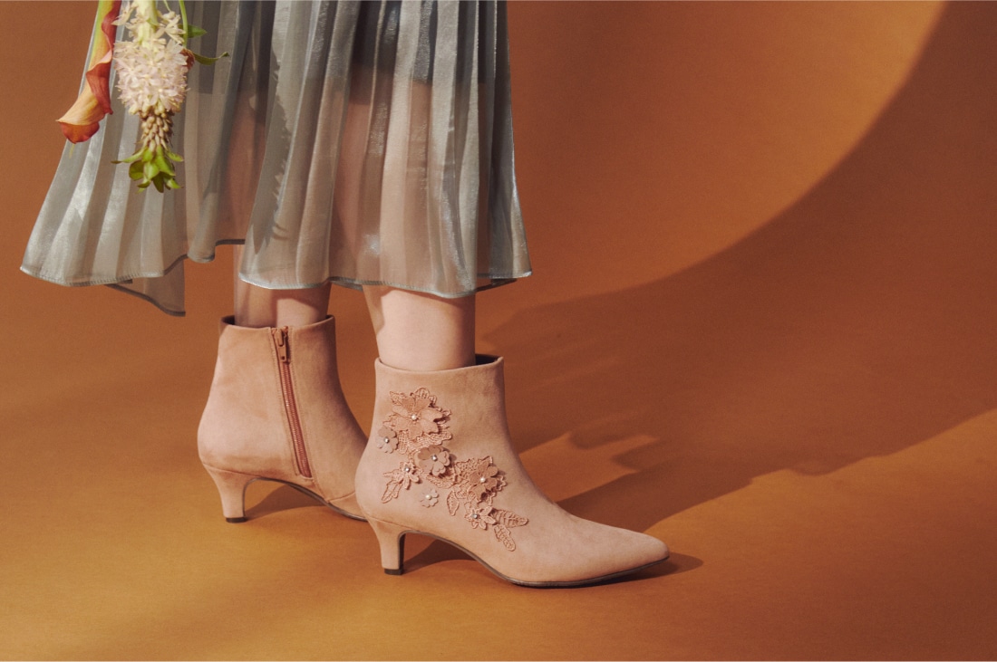 lace flower motif short boots