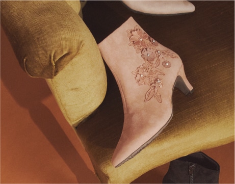 lace flower motif short boots